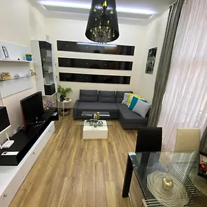 Cozy In Downtown - Tsar Samuil Street Apartment