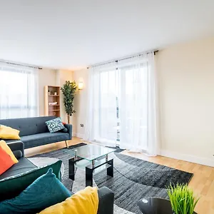 Spacious 2 Bed, 2 Bath, Free Parking & Wifi Apartment Sheffield